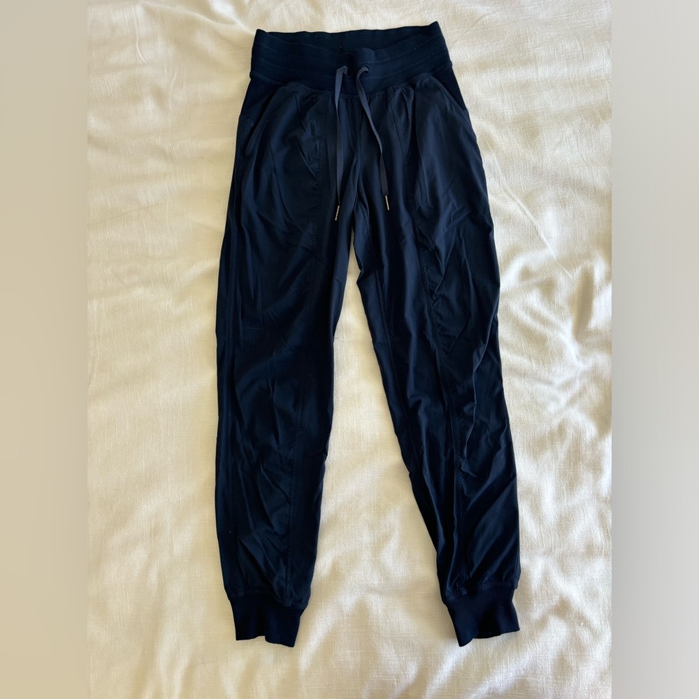 Lululemon Dance Studio Mid-Rise Full Length Jogger Size 2, True Navy